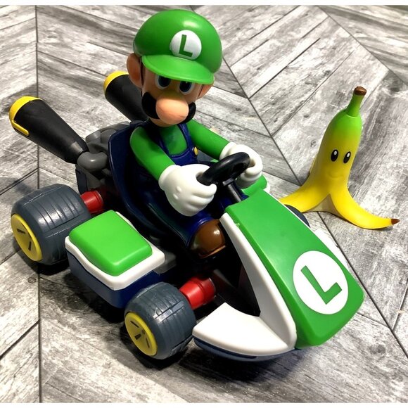 Super Mario Spin Out Luigi Figure On Kart With Banana Wind Up Go 2.5" MarioKart - Picture 2 of 9